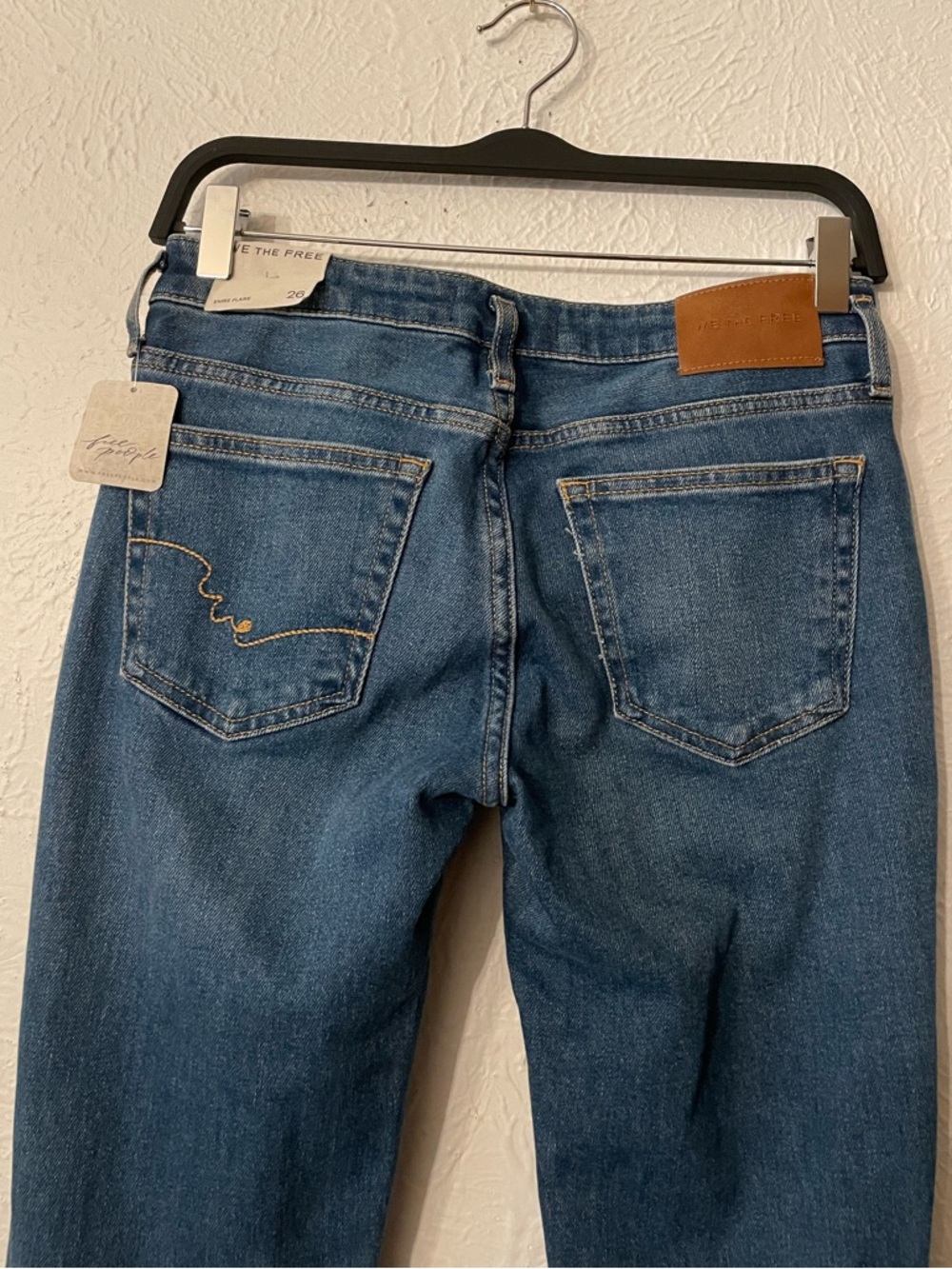 NWT We The Free Emre Low-Rise Flared Blue Jeans Frayed Hem Size 26 - Picture 6 of 7